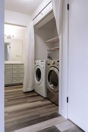 85 Shawinigan Drive Sw, Calgary, AB - Indoor Photo Showing Laundry Room