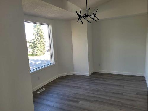 85 Shawinigan Drive Sw, Calgary, AB - Indoor Photo Showing Other Room