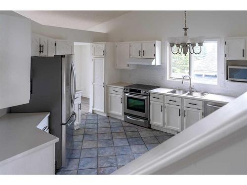 85 Shawinigan Drive Sw, Calgary, AB - Indoor Photo Showing Kitchen With Double Sink