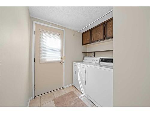 216 Ranchview Mews Nw, Calgary, AB - Indoor Photo Showing Laundry Room