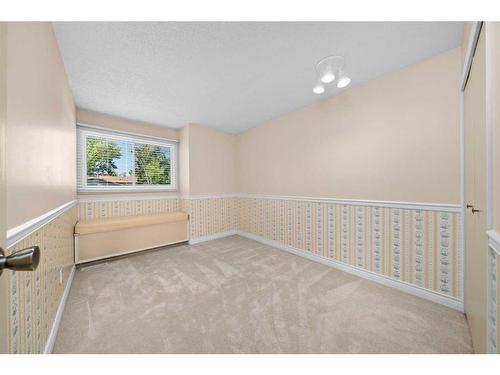 216 Ranchview Mews Nw, Calgary, AB - Indoor Photo Showing Other Room