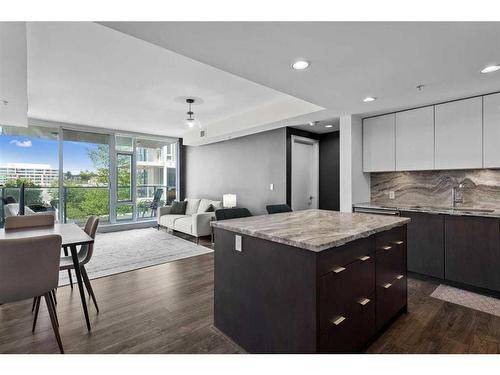 309-560 6 Avenue Se, Calgary, AB - Indoor Photo Showing Kitchen With Upgraded Kitchen