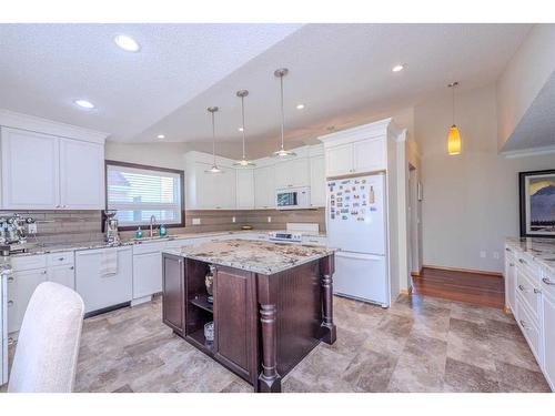 67 Hamptons Heath Nw, Calgary, AB - Indoor Photo Showing Kitchen With Upgraded Kitchen