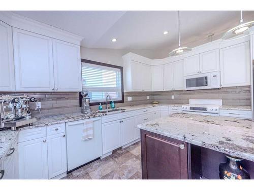 67 Hamptons Heath Nw, Calgary, AB - Indoor Photo Showing Kitchen