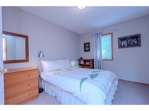 67 Hamptons Heath Nw, Calgary, AB - Indoor Photo Showing Bedroom