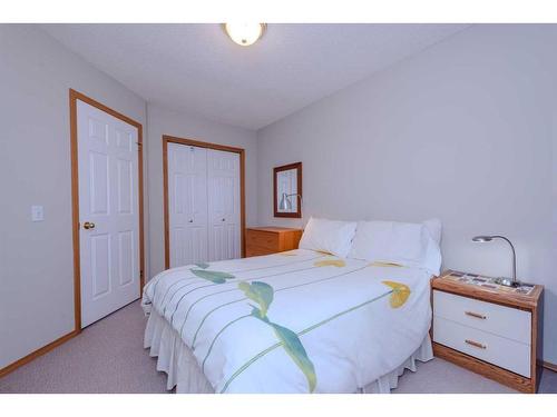 67 Hamptons Heath Nw, Calgary, AB - Indoor Photo Showing Bedroom