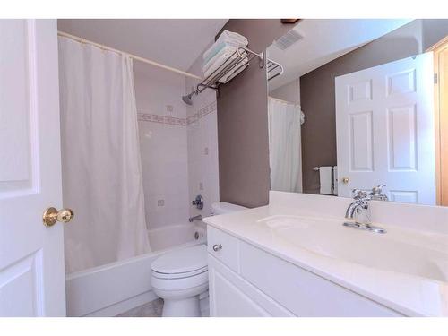 67 Hamptons Heath Nw, Calgary, AB - Indoor Photo Showing Bathroom