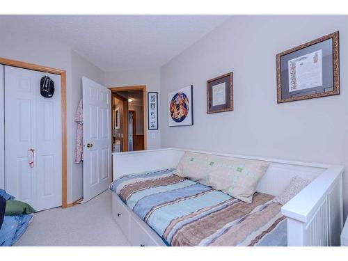 67 Hamptons Heath Nw, Calgary, AB - Indoor Photo Showing Bedroom