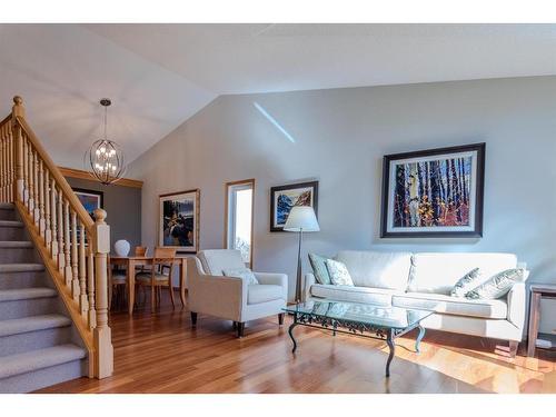 67 Hamptons Heath Nw, Calgary, AB - Indoor Photo Showing Living Room