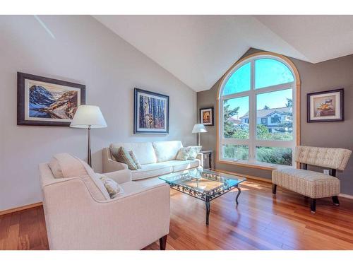 67 Hamptons Heath Nw, Calgary, AB - Indoor Photo Showing Living Room