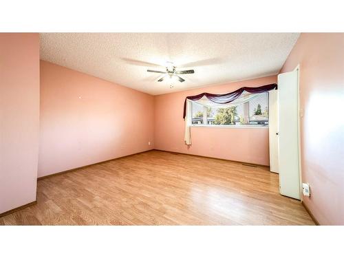 10208 Wapiti Drive Se, Calgary, AB - Indoor Photo Showing Other Room