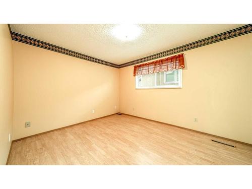 10208 Wapiti Drive Se, Calgary, AB - Indoor Photo Showing Other Room