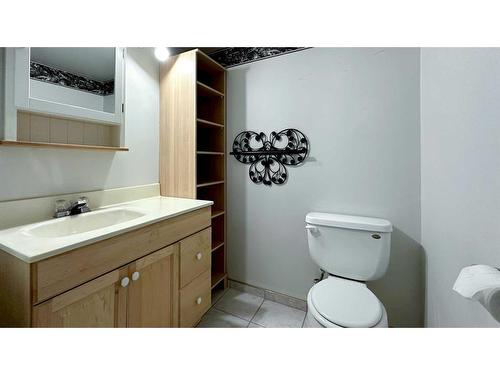 10208 Wapiti Drive Se, Calgary, AB - Indoor Photo Showing Bathroom