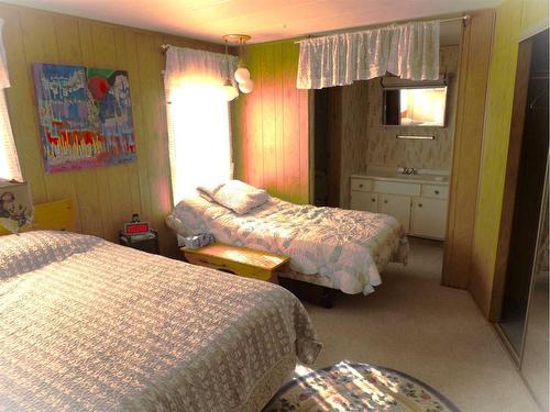 707 Highfield Drive, Carstairs, AB - Indoor Photo Showing Bedroom