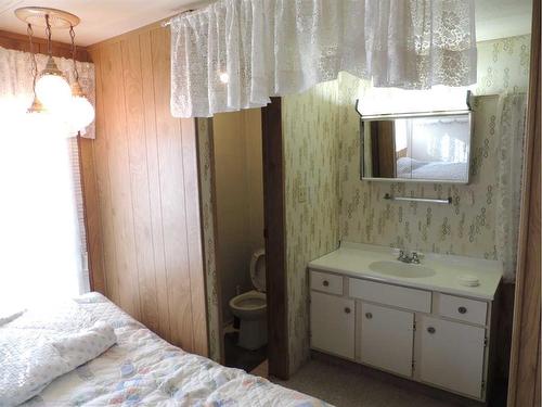 707 Highfield Drive, Carstairs, AB - Indoor Photo Showing Bedroom