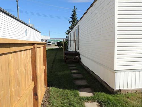 707 Highfield Drive, Carstairs, AB - Outdoor With Exterior