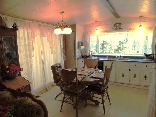 707 Highfield Drive, Carstairs, AB - Indoor Photo Showing Dining Room