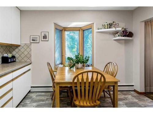 96 Chinook Drive Sw, Calgary, AB - Indoor Photo Showing Dining Room