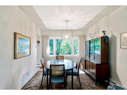 96 Chinook Drive Sw, Calgary, AB - Indoor Photo Showing Dining Room