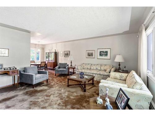 96 Chinook Drive Sw, Calgary, AB - Indoor Photo Showing Living Room