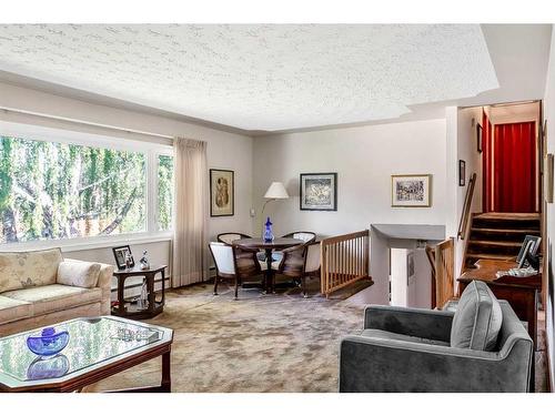 96 Chinook Drive Sw, Calgary, AB - Indoor Photo Showing Living Room