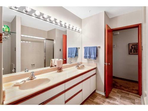 96 Chinook Drive Sw, Calgary, AB - Indoor Photo Showing Bathroom