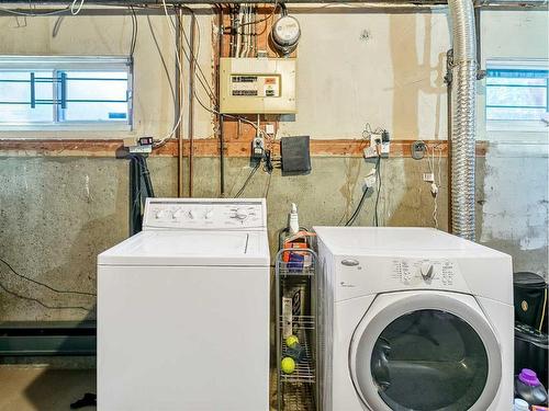 96 Chinook Drive Sw, Calgary, AB - Indoor Photo Showing Laundry Room