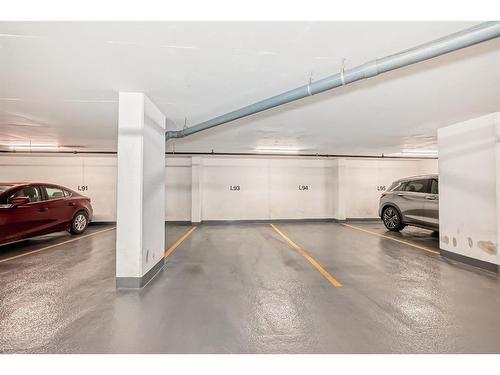 2008-1111 10 Street Sw, Calgary, AB - Indoor Photo Showing Garage