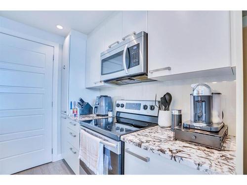 2107-225 11 Avenue Se, Calgary, AB - Indoor Photo Showing Kitchen