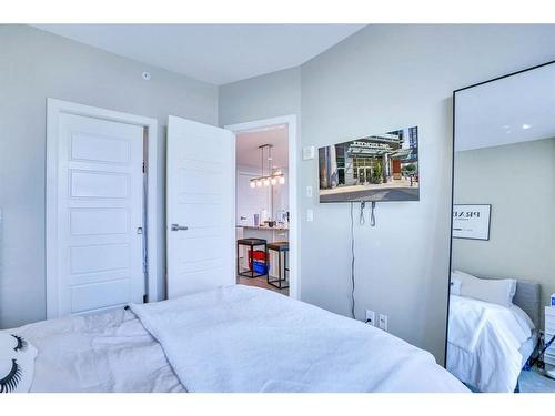 2107-225 11 Avenue Se, Calgary, AB - Indoor Photo Showing Bedroom