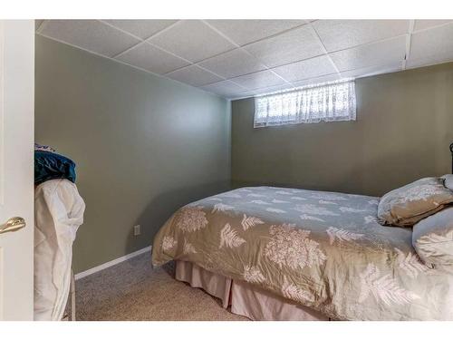 88 Macewan Park Heights Nw, Calgary, AB - Indoor Photo Showing Bedroom