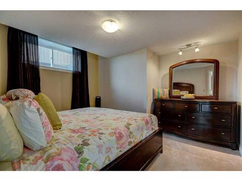 1602 Montrose Terrace Se, High River, AB - Indoor Photo Showing Bedroom