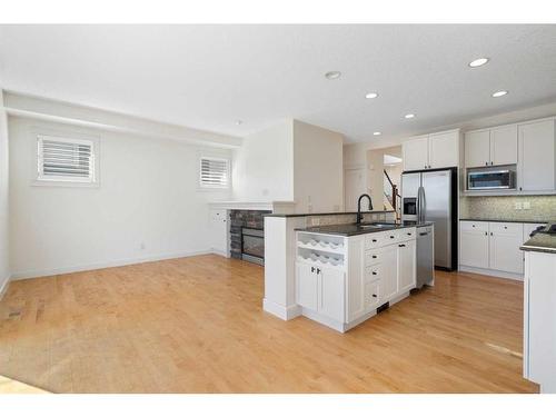 2622 36 Street Sw, Calgary, AB - Indoor Photo Showing Kitchen With Upgraded Kitchen