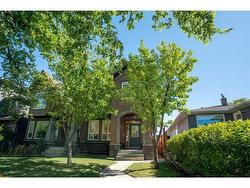 2622 36 Street SW Calgary, AB T3E 2Z8