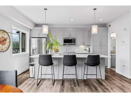 405-810 7Th Street, Canmore, AB - Indoor Photo Showing Kitchen With Upgraded Kitchen