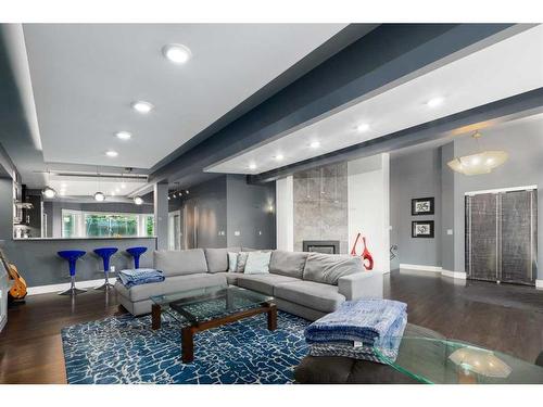 1108 Surrey Street Sw, Calgary, AB - Indoor Photo Showing Living Room