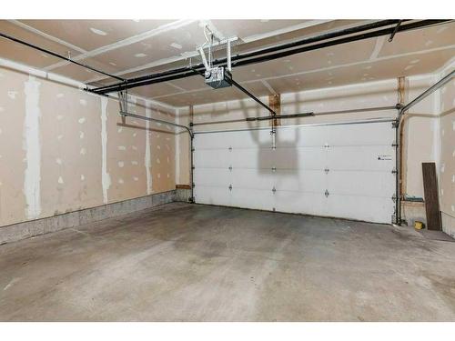 171 Kincora Heath Nw, Calgary, AB - Indoor Photo Showing Garage