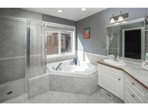 24 Discovery Ridge Rise Sw, Calgary, AB - Indoor Photo Showing Bathroom