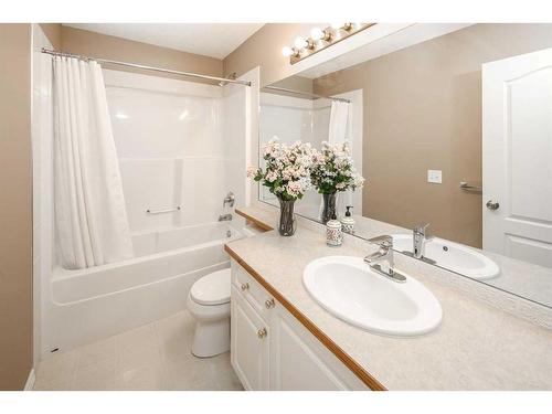 24 Discovery Ridge Rise Sw, Calgary, AB - Indoor Photo Showing Bathroom