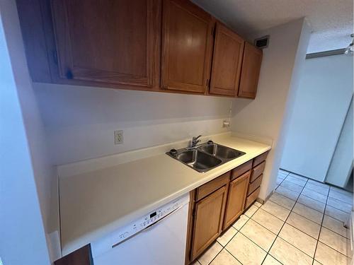 1603-924 14 Avenue Sw, Calgary, AB - Indoor Photo Showing Kitchen With Double Sink