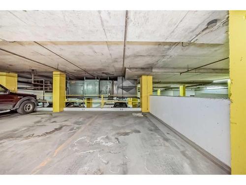 1603-924 14 Avenue Sw, Calgary, AB - Indoor Photo Showing Garage