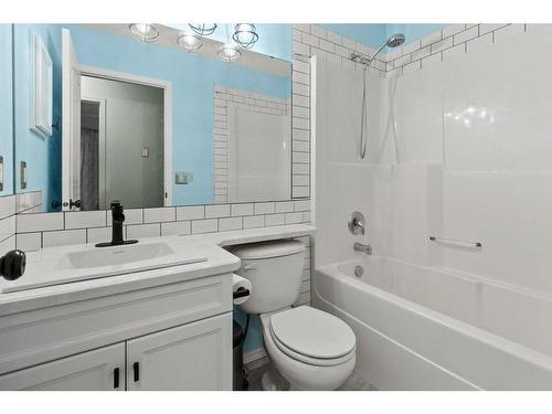 108 Willow Green, Olds, AB - Indoor Photo Showing Bathroom