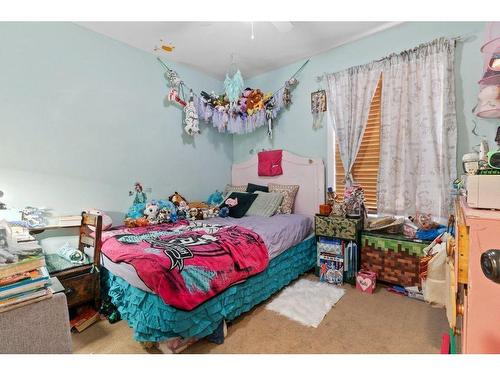 108 Willow Green, Olds, AB - Indoor Photo Showing Bedroom