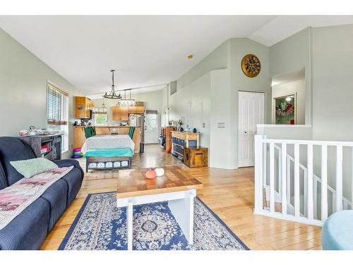 108 Willow Green, Olds, AB - Indoor Photo Showing Living Room