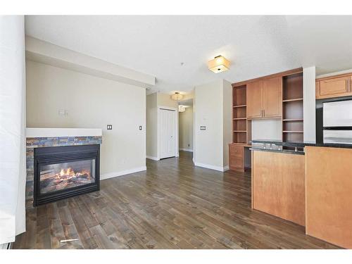 104-532 5 Avenue Ne, Calgary, AB - Indoor With Fireplace