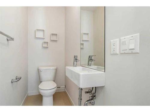 57 Sherwood Lane Nw, Calgary, AB - Indoor Photo Showing Bathroom