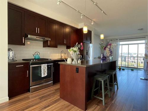 57 Sherwood Lane Nw, Calgary, AB - Indoor Photo Showing Kitchen