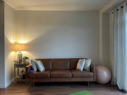 57 Sherwood Lane Nw, Calgary, AB - Indoor Photo Showing Living Room