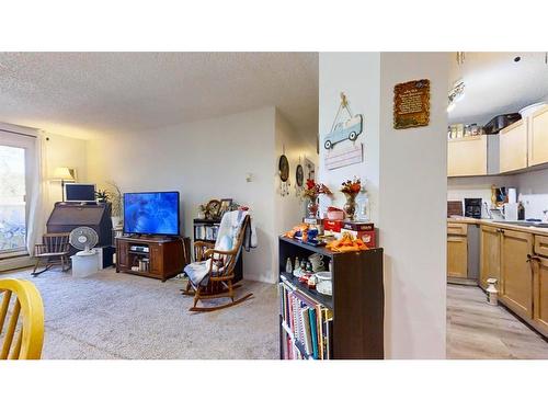 312-1712 38 Street Se, Calgary, AB - Indoor