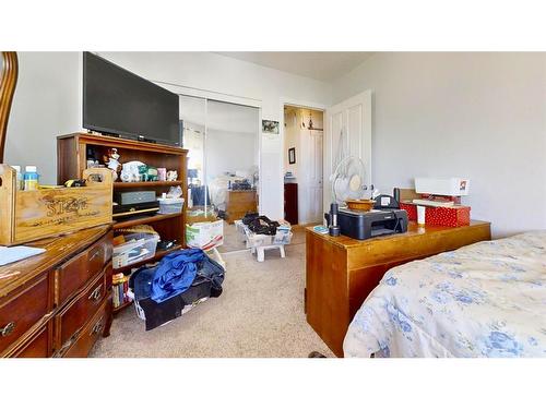 312-1712 38 Street Se, Calgary, AB - Indoor Photo Showing Bedroom